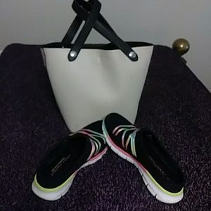 Barely worn skechers slip ons